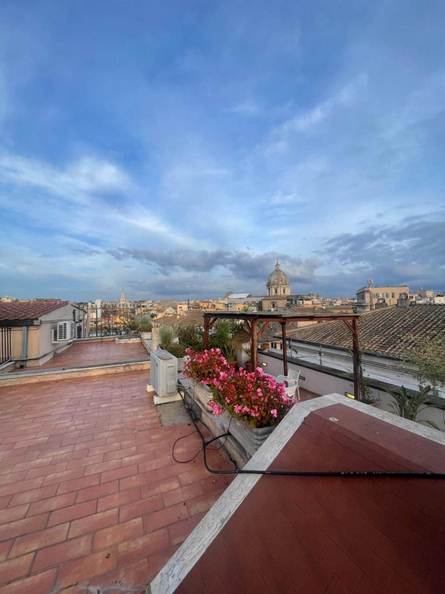 Flower Apartment Rom